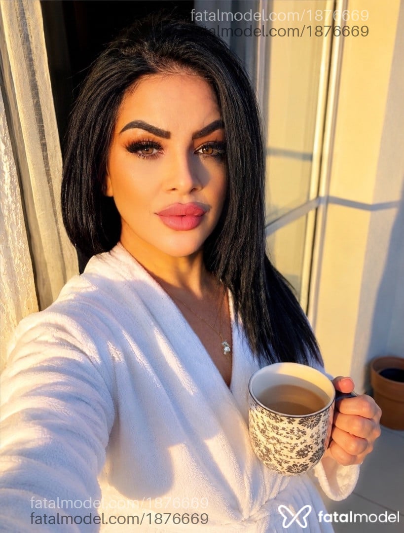 Acompanhante mulher morena (o) de olhos mel - Bruna Davila