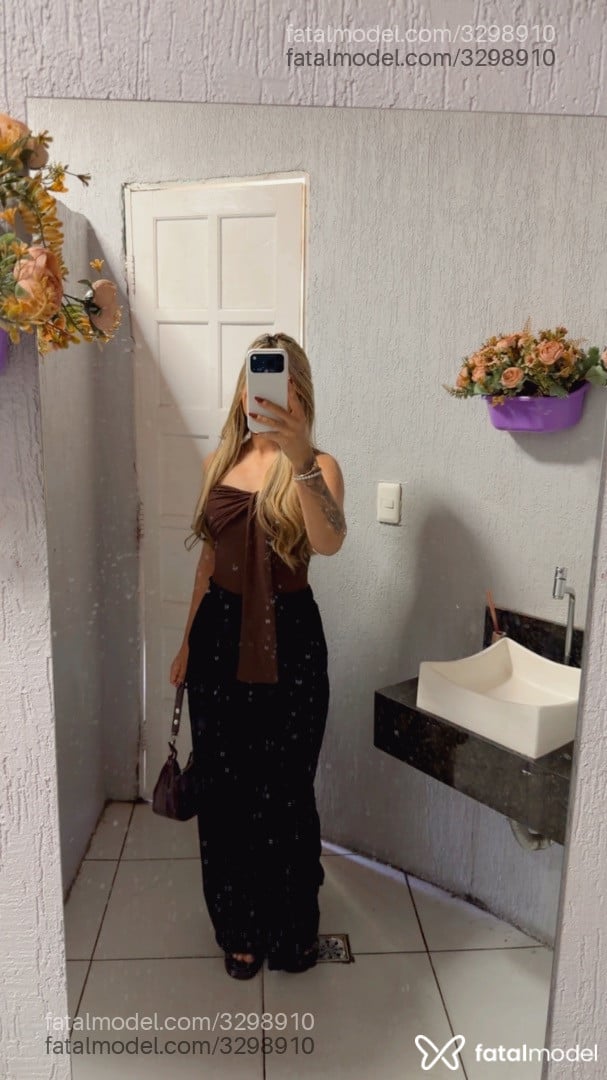 Acompanhante mulher loira (o) de olhos castanhos - Isadora Alves