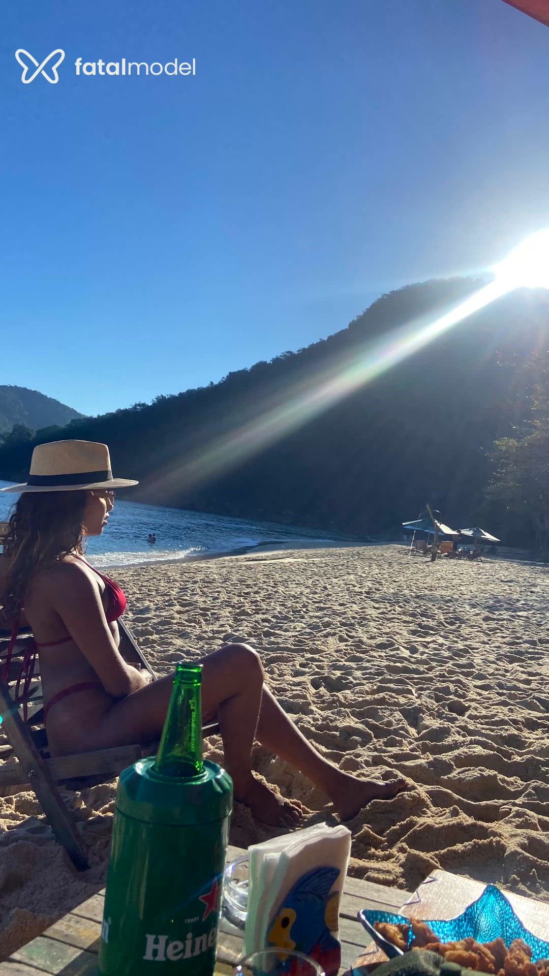 Acompanhante mulher morena (o) de olhos castanhos - Bárbara Paraty