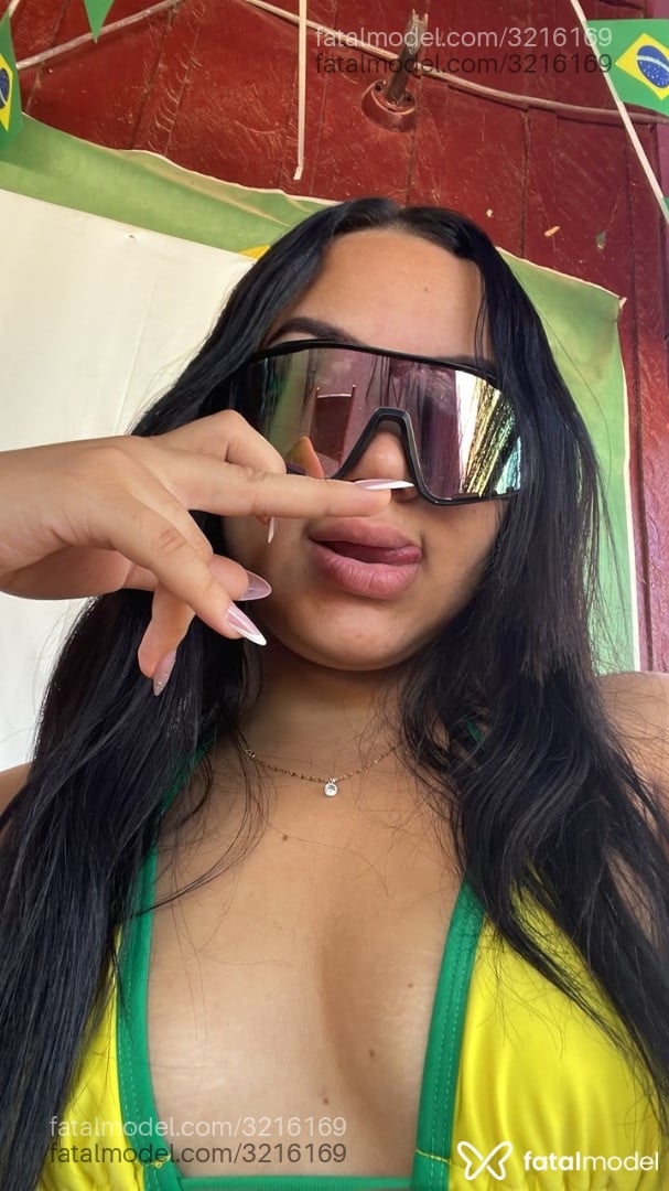Acompanhante mulher com cabelo castanho de olhos castanhos - Leticiia