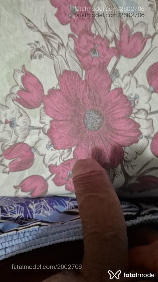 Acompanhante homem com cabelo grisalho de olhos castanhos - Lonpr