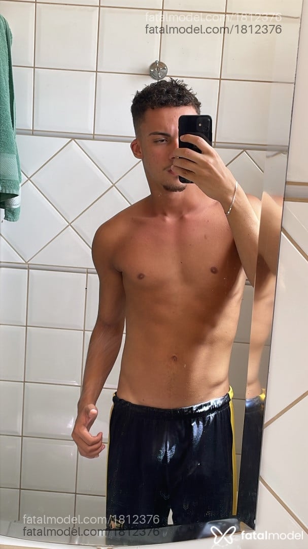 Acompanhante homem com cabelo castanho de olhos mel - Vilela