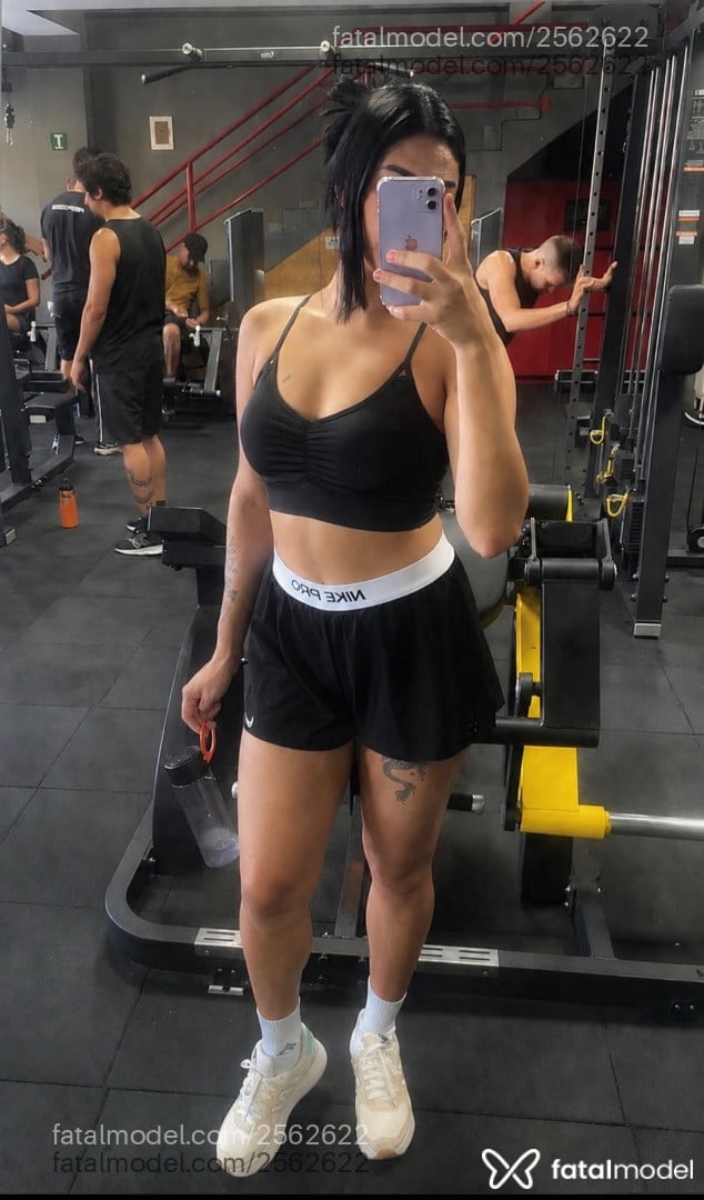 Acompanhante mulher trans morena (o) de olhos pretos - Daphne Larissa