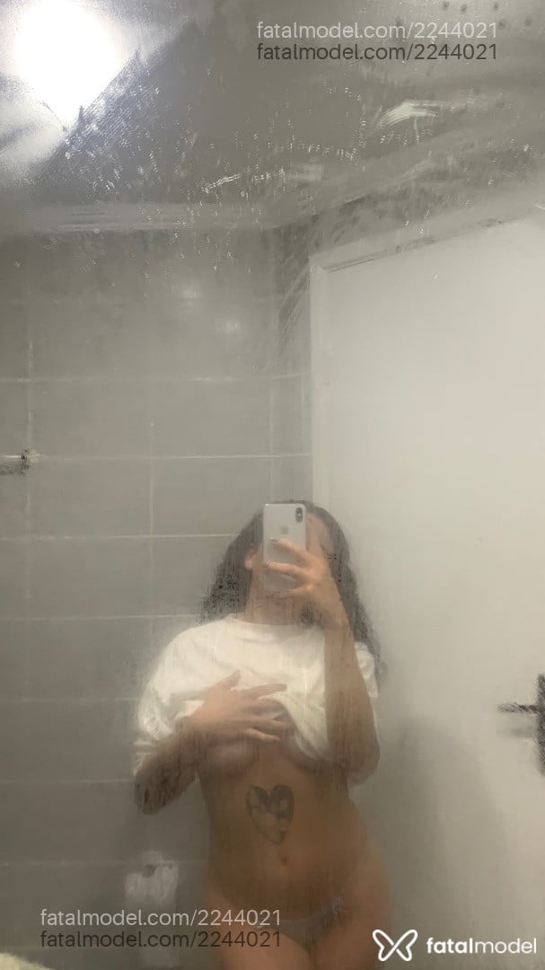 Acompanhante mulher morena (o) de olhos castanhos - Anier