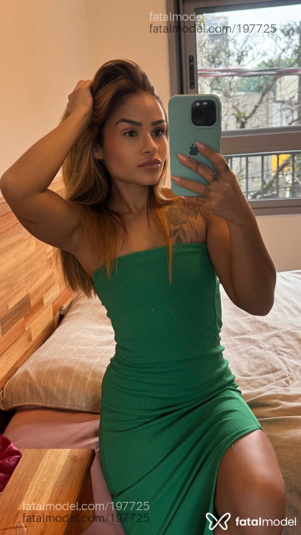 Acompanhante mulher morena (o) de olhos pretos - Manuzinha