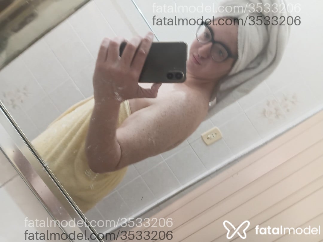 Acompanhante mulher morena (o) de olhos mel - Bellynha