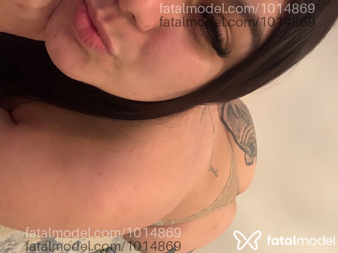 Acompanhante mulher morena (o) de olhos castanhos - Melissa