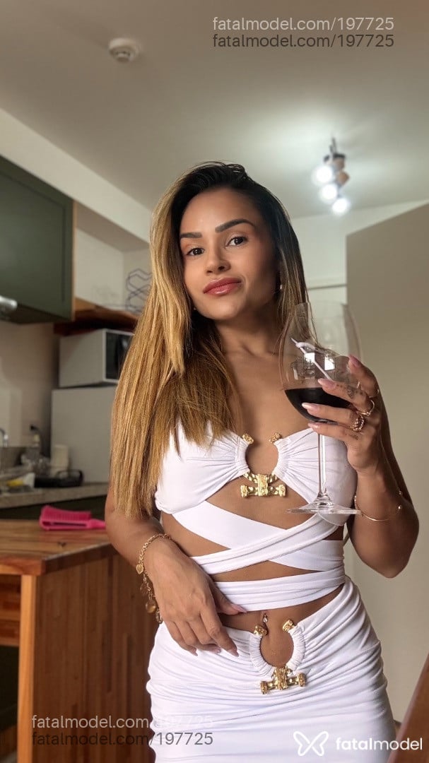 Acompanhante mulher morena (o) de olhos pretos - Manuzinha