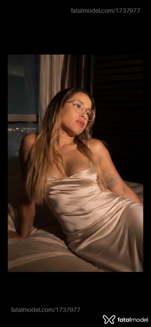 Acompanhante mulher loira (o) de olhos castanhos - Lilitth
