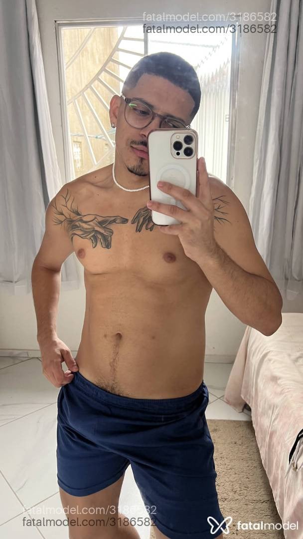 Acompanhante homem com cabelo castanho de olhos pretos em Curitiba - Serafim
