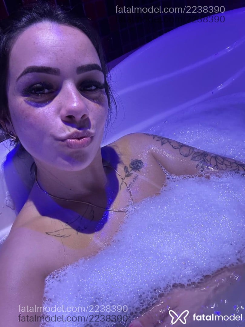 Acompanhante mulher morena (o) de olhos castanhos - Karol Nogueira