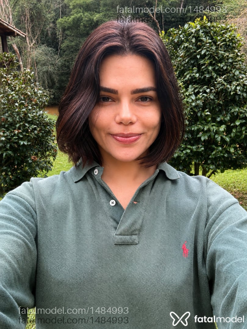 Acompanhante mulher com cabelo castanho de olhos pretos - Laís Albuquerque