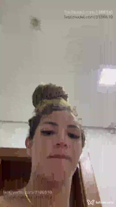 Acompanhante mulher trans com cabelo castanho de olhos pretos em Virtual - Isadorinha