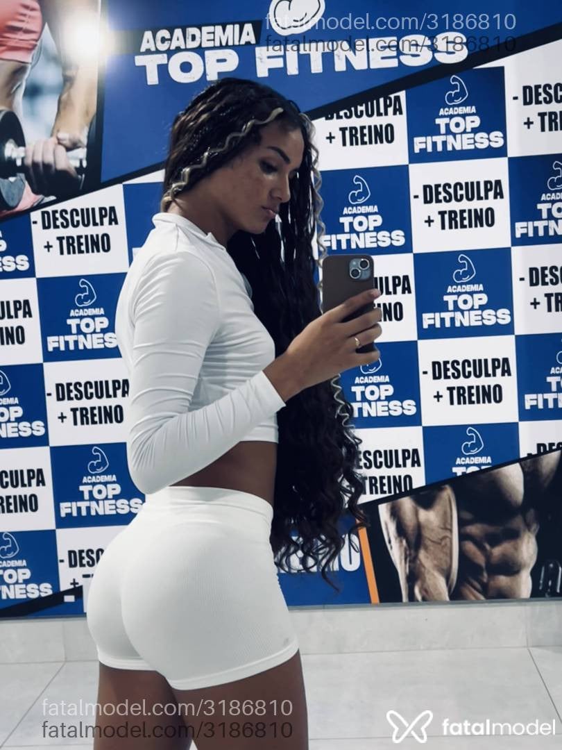 Acompanhante mulher trans com cabelo castanho de olhos pretos em Virtual - Isadorinha