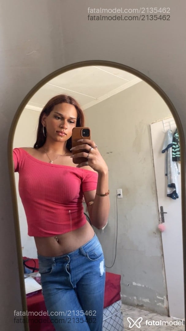 Acompanhante mulher trans ruiva (o) de olhos castanhos - Maria
