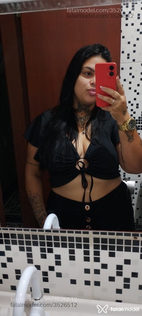 Acompanhante mulher morena (o) de olhos castanhos - Thataa