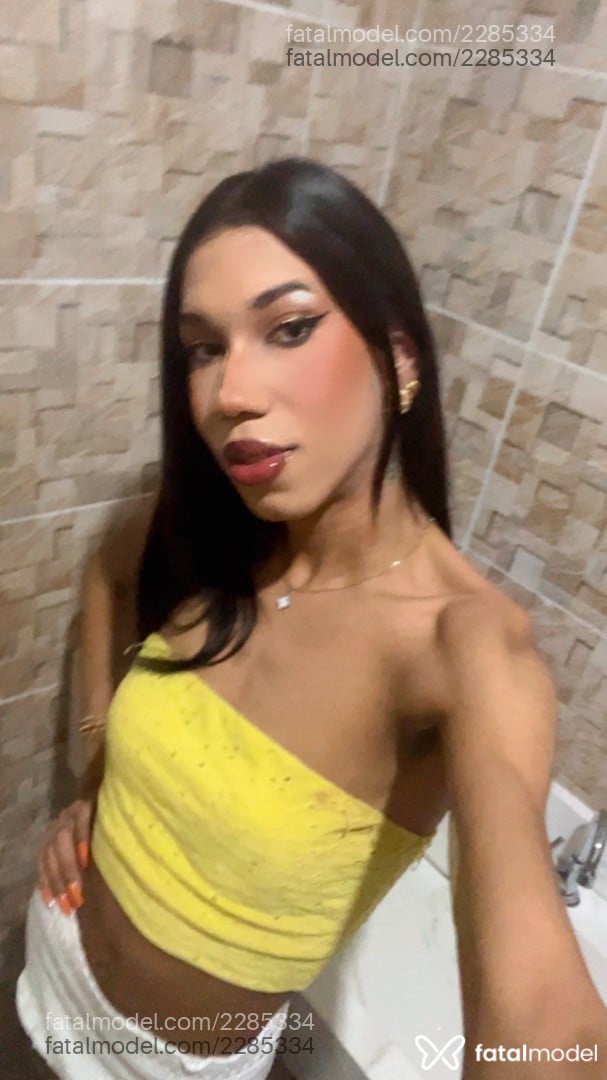 Acompanhante mulher trans morena (o) de olhos castanhos - Angel