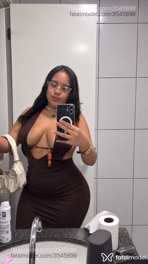 Acompanhante mulher morena (o) de olhos castanhos - Gaby Martins