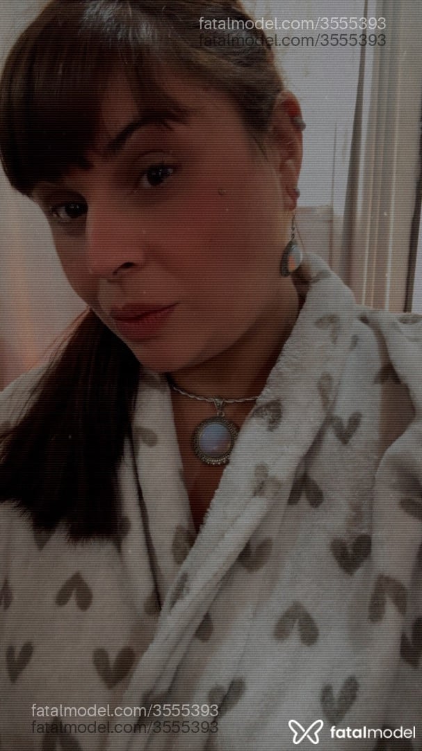 Acompanhante mulher morena (o) de olhos castanhos - Melissa