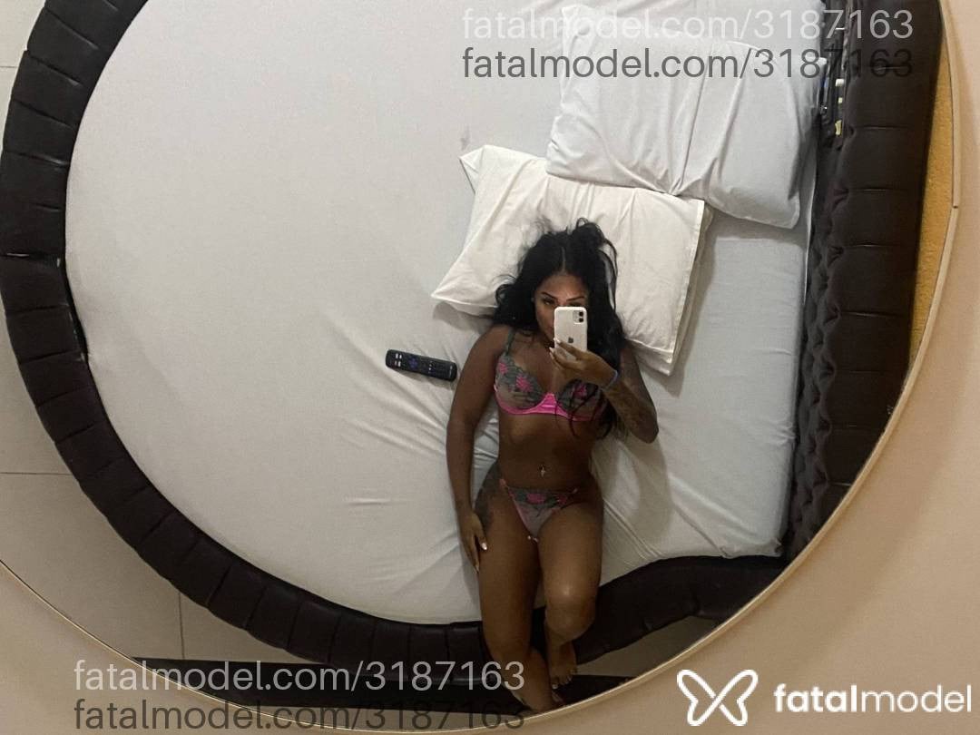 Acompanhante mulher com cabelo castanho de olhos verdes em Virtual - Sasha