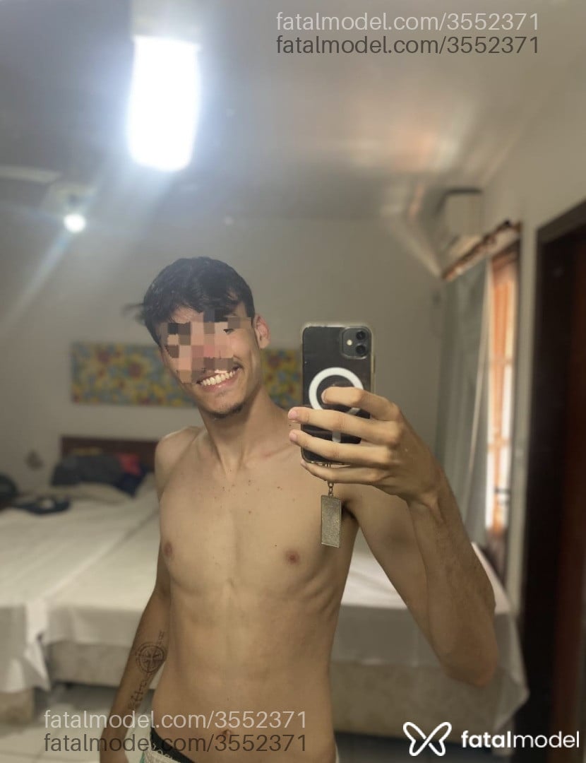 Acompanhante homem com cabelo castanho de olhos castanhos - Henry
