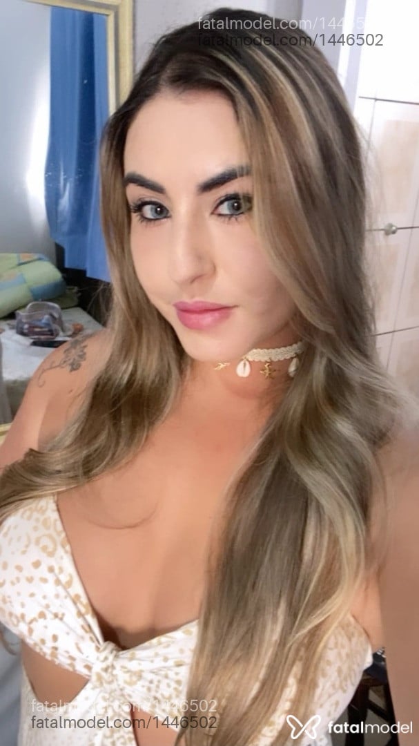 Acompanhante mulher loira (o) de olhos castanhos - Ariane