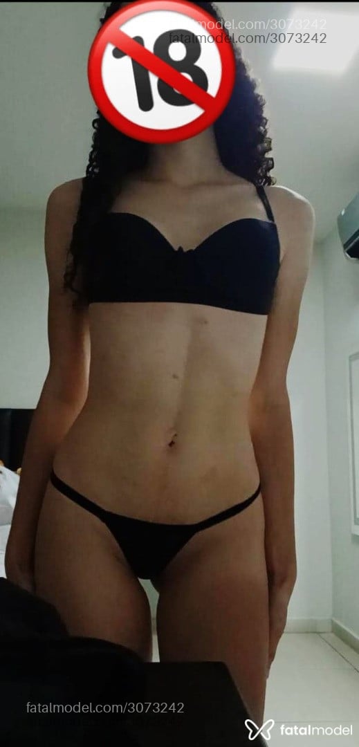 Acompanhante mulher morena (o) de olhos castanhos - Melissa