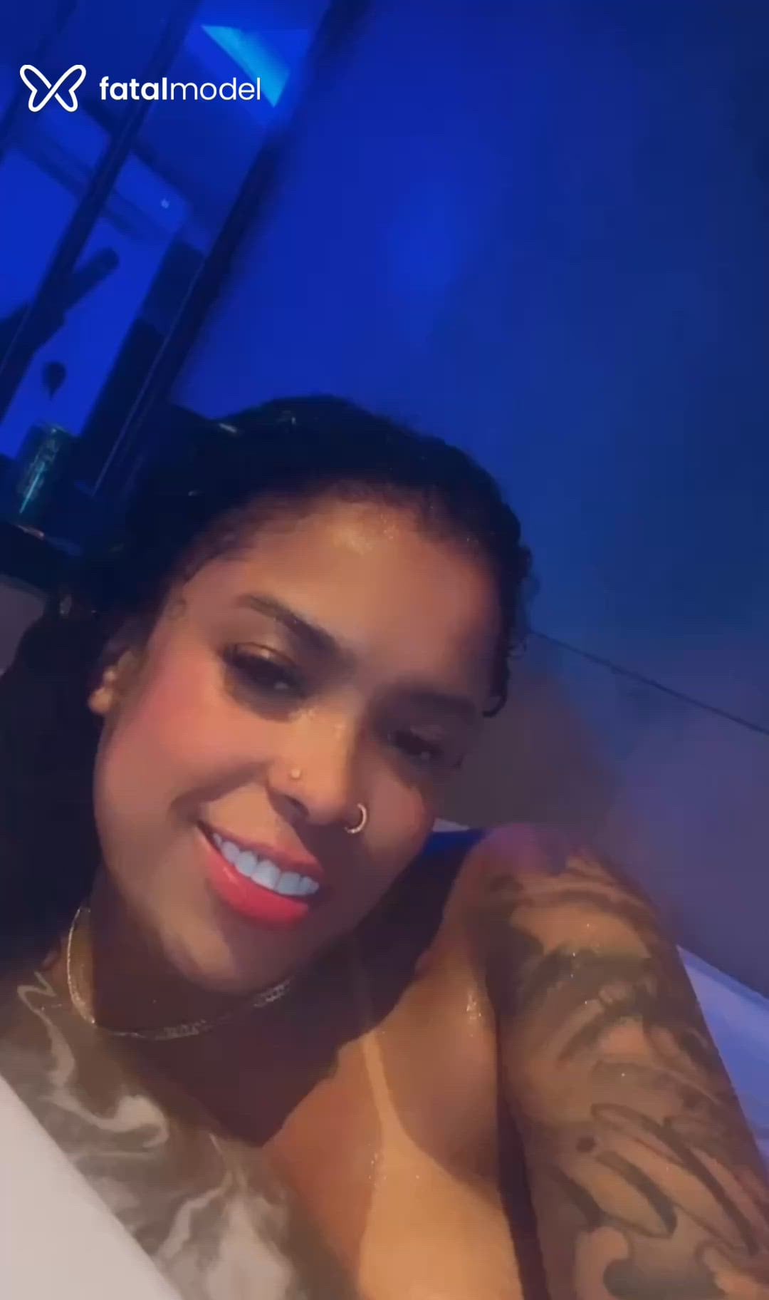 Acompanhante mulher morena (o) de olhos castanhos - Babyviicko