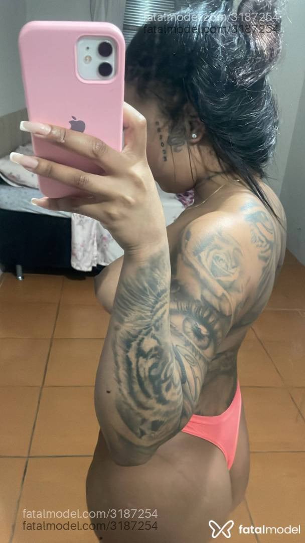 Acompanhante mulher morena (o) de olhos castanhos - Babyviicko