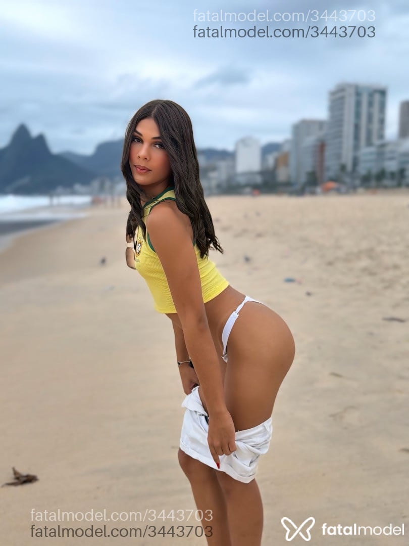 Acompanhante mulher trans com cabelo castanho de olhos castanhos - Nayara