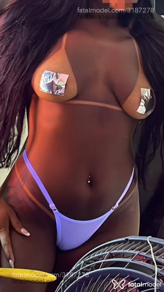 Acompanhante mulher com cabelo castanho de olhos pretos - Tainá