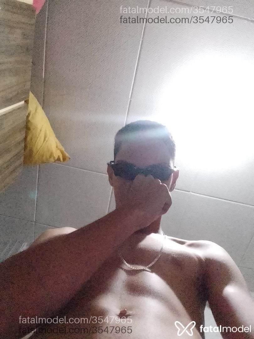 Acompanhante homem morena (o) de olhos castanhos - Magorr