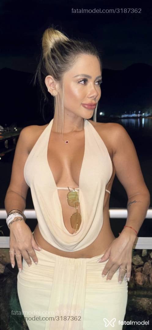 Acompanhante mulher loira (o) de olhos castanhos em Goiânia - Nicole