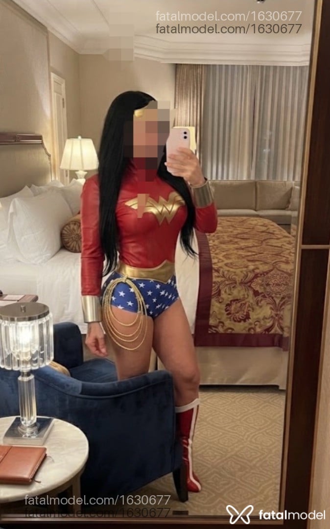 Acompanhante mulher morena (o) de olhos castanhos - Melissa