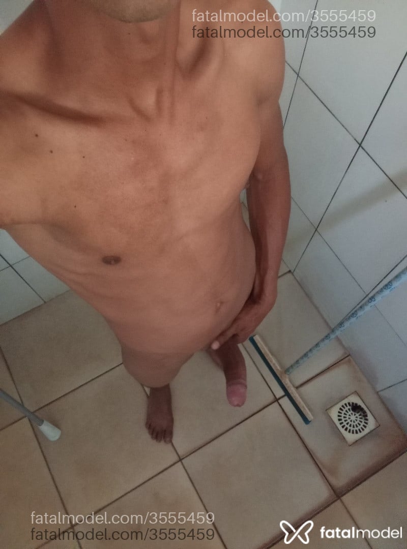 Acompanhante homem com cabelo castanho de olhos castanhos - Walisso