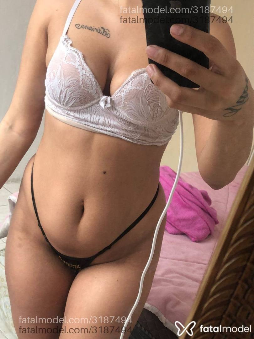 Acompanhante mulher morena (o) de olhos castanhos - Monique Styfler