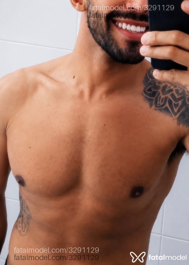 Acompanhante homem morena (o) de olhos castanhos - Singleluta