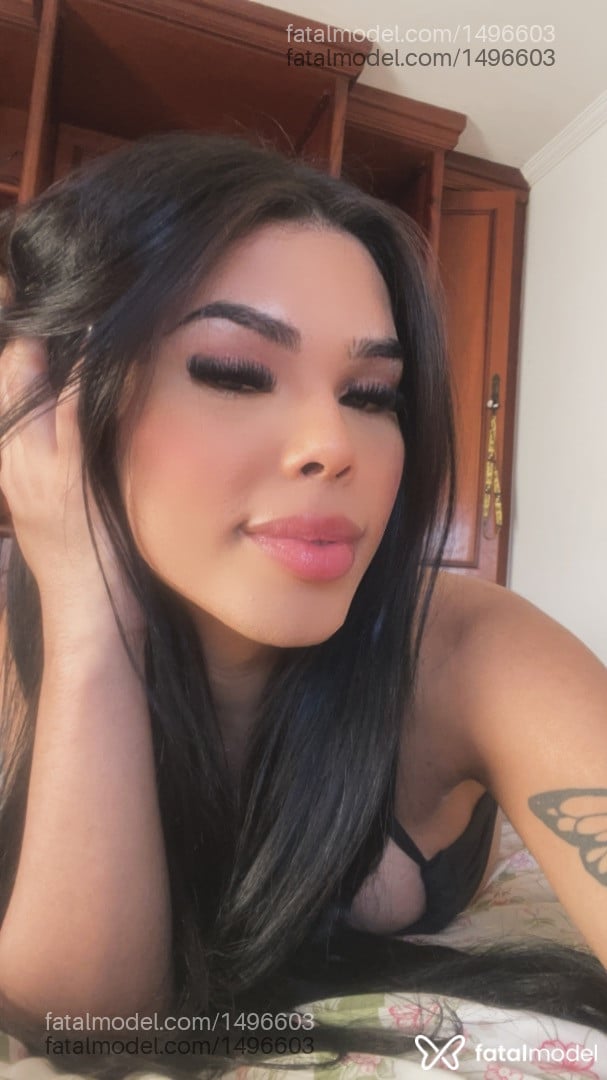 Acompanhante mulher trans morena (o) de olhos pretos - Victoria Costa