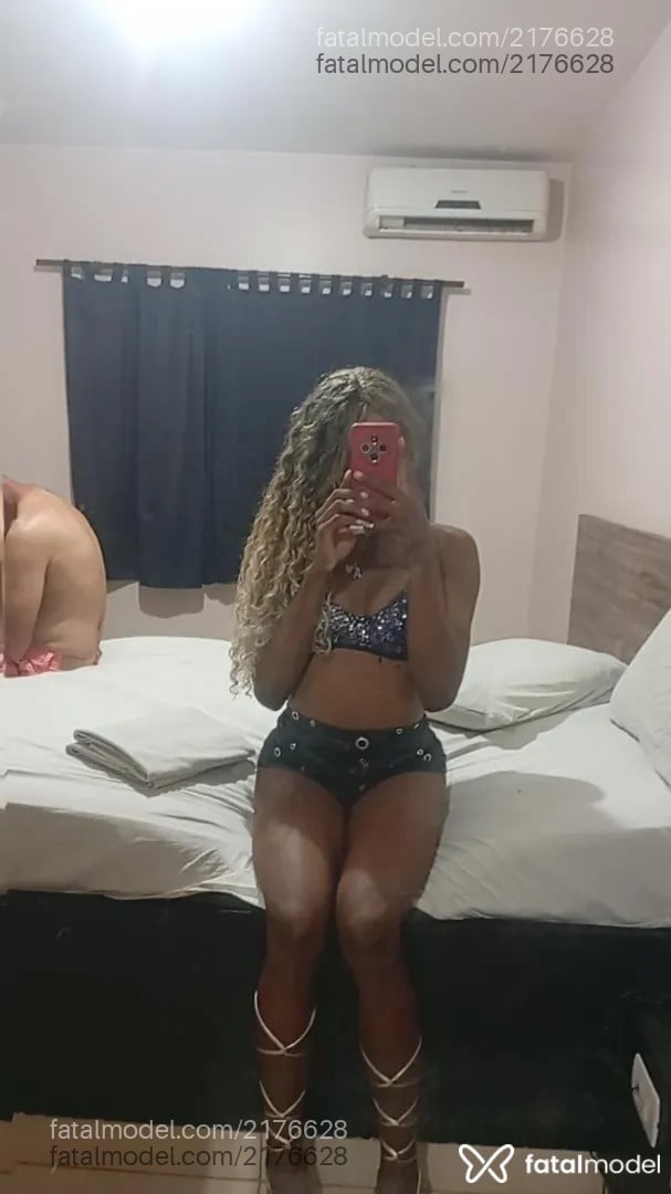 Acompanhante mulher trans morena (o) de olhos castanhos - Rafaela
