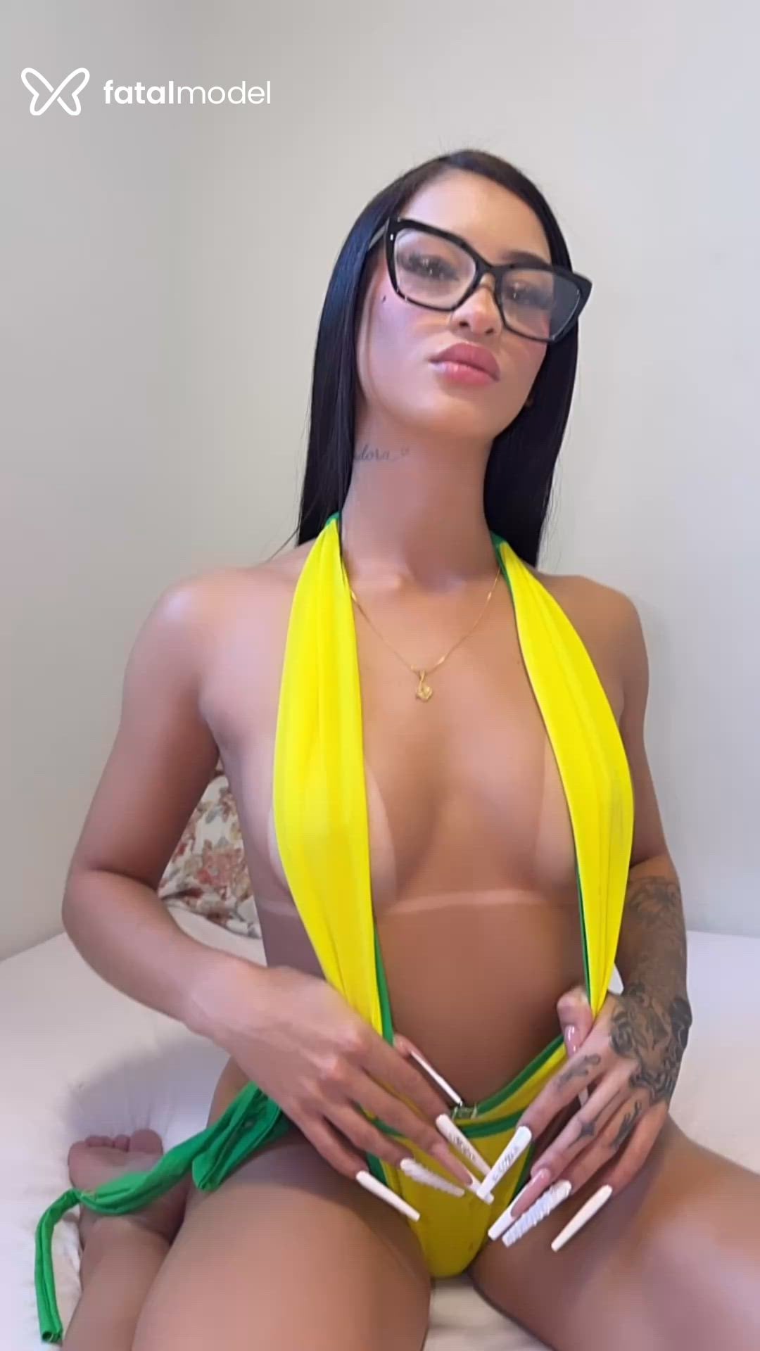 Acompanhante mulher morena (o) de olhos castanhos - Lara Martins Acompanhante mulher morena (o) de olhos castanhos - Lara Martins