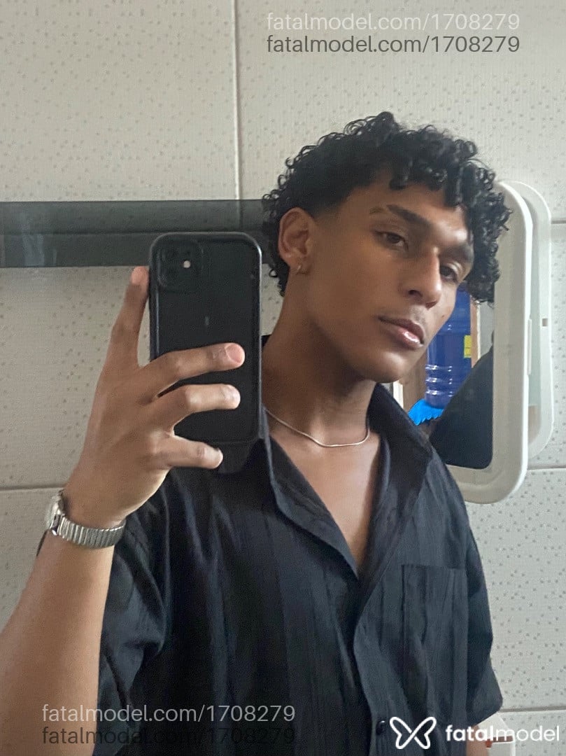 Acompanhante homem morena (o) de olhos mel - Miguel
