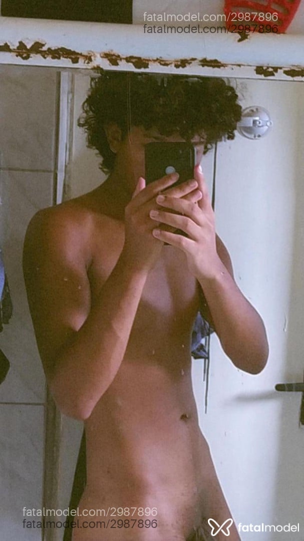 Acompanhante homem com cabelo castanho de olhos castanhos - Rafael Acompanhante homem com cabelo castanho de olhos castanhos - Rafael