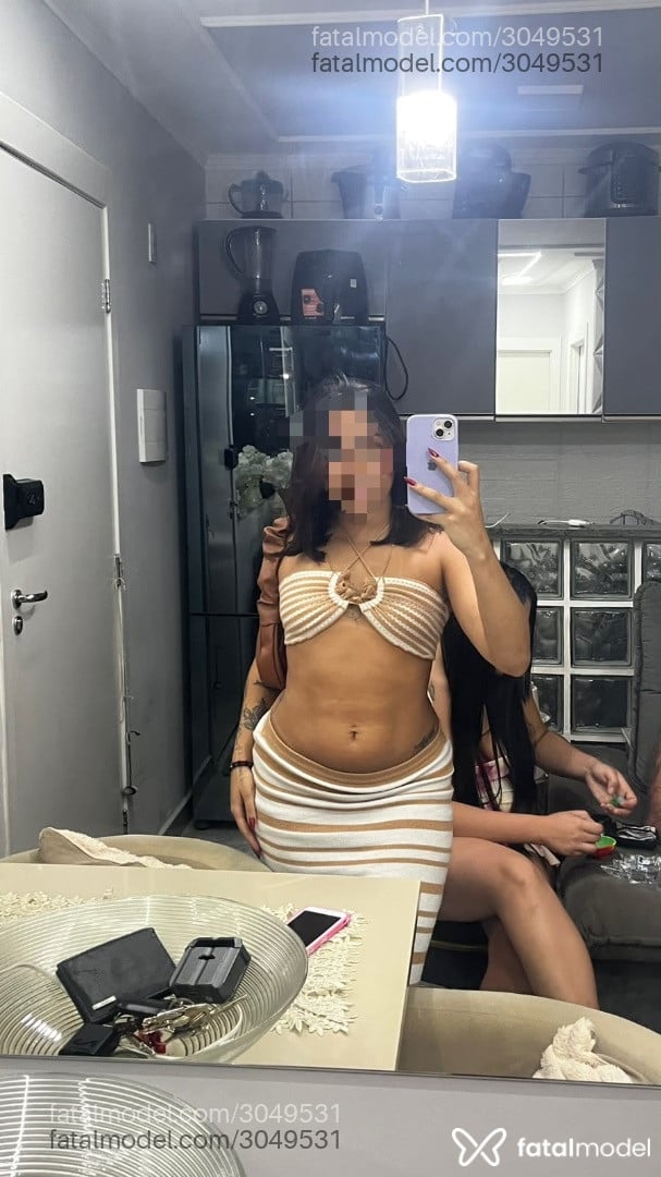 Acompanhante mulher morena (o) de olhos castanhos - Bruna