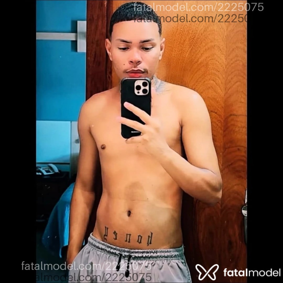 Acompanhante homem morena (o) de olhos pretos - Gael Tomaz Acompanhante homem morena (o) de olhos pretos - Gael Tomaz
