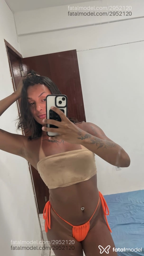 Acompanhante mulher trans morena (o) de olhos pretos - Joyzinha