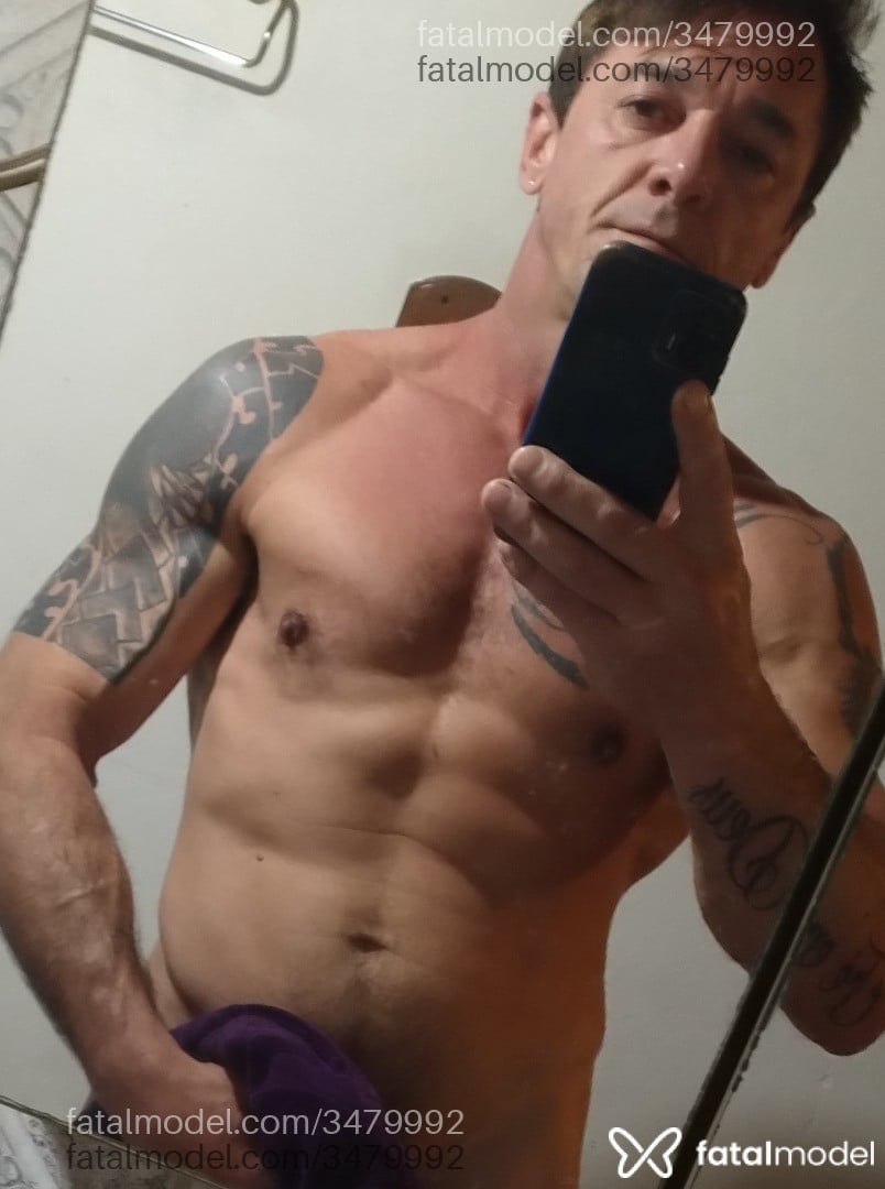 Acompanhante homem com cabelo castanho de olhos castanhos - Alemão