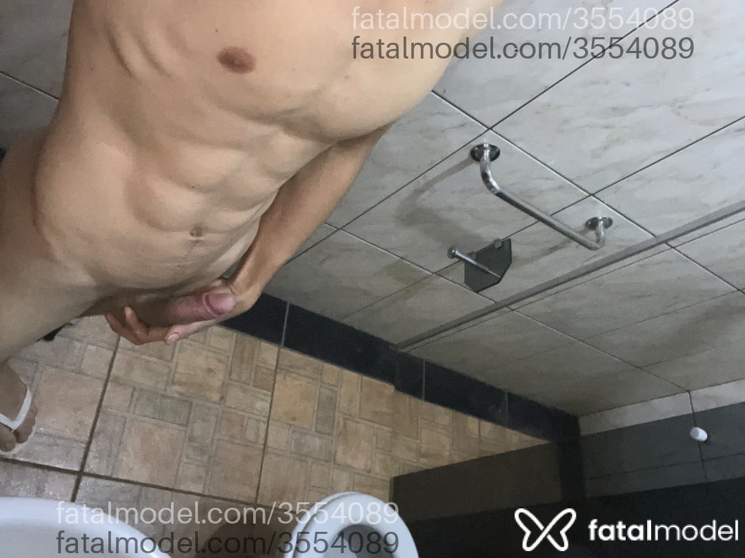 Acompanhante homem com cabelo castanho de olhos castanhos - Thhzin