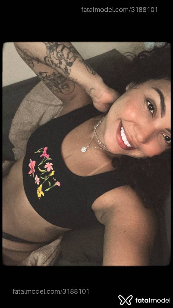 Acompanhante mulher ruiva (o) de olhos castanhos em Armação dos Búzios Acompanhante mulher ruiva (o) de olhos castanhos em Armação dos Búzios - Anitta