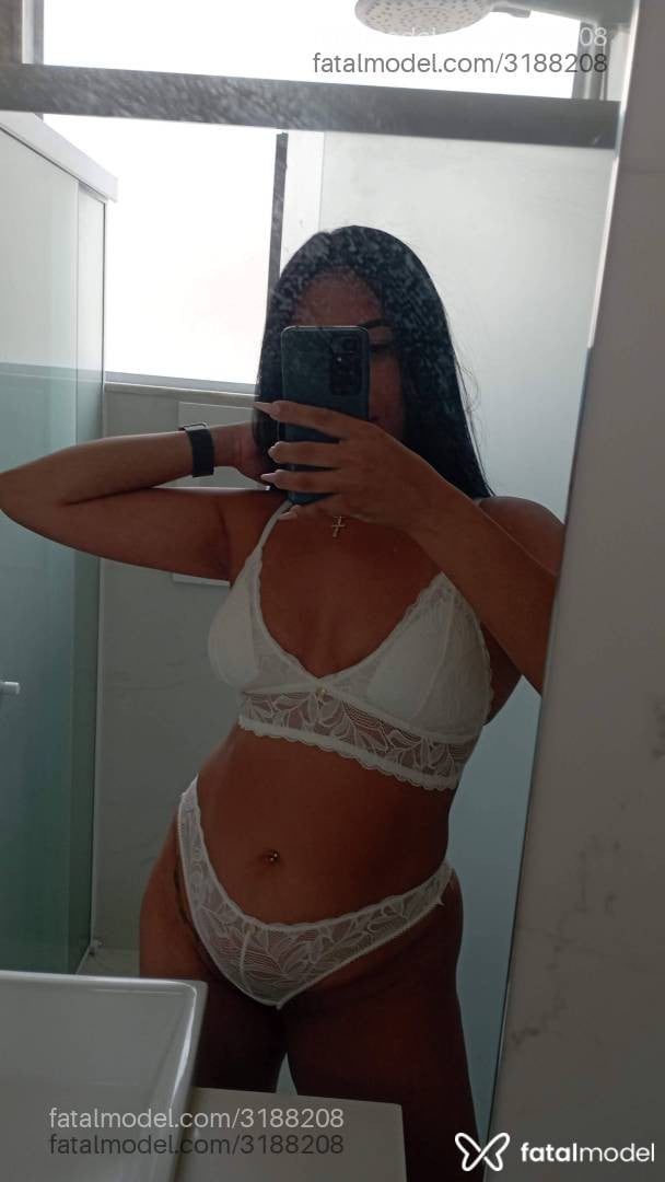 Acompanhante mulher morena (o) de olhos pretos - Viick