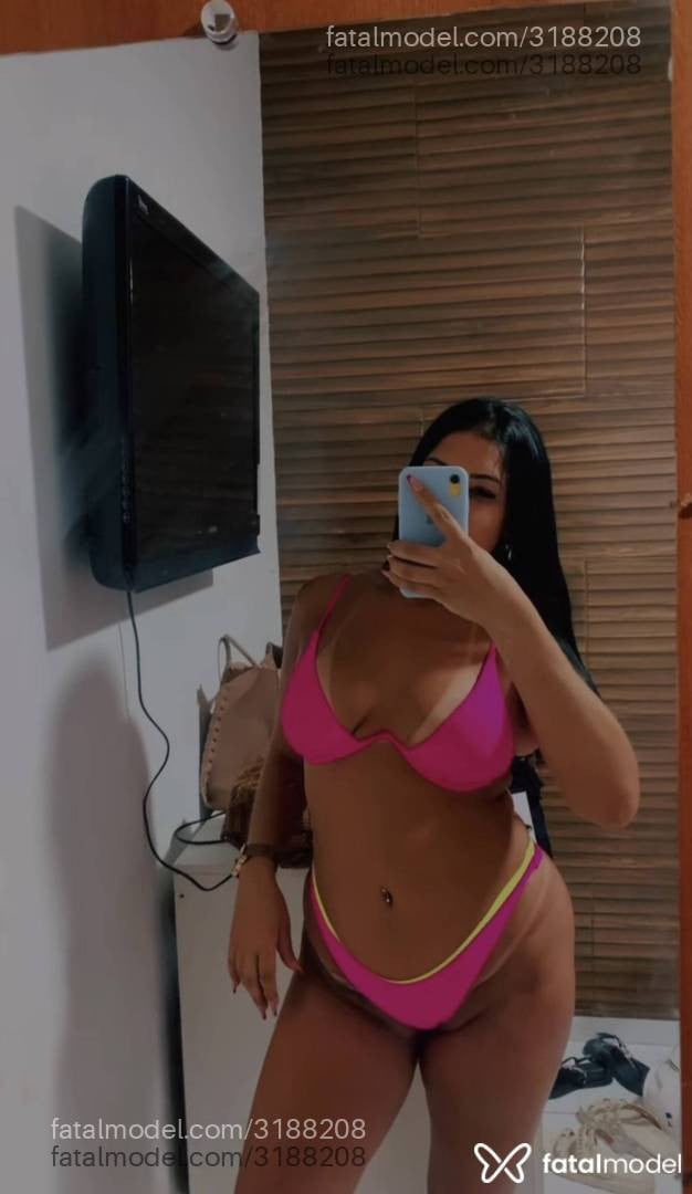 Acompanhante mulher morena (o) de olhos pretos - Viick